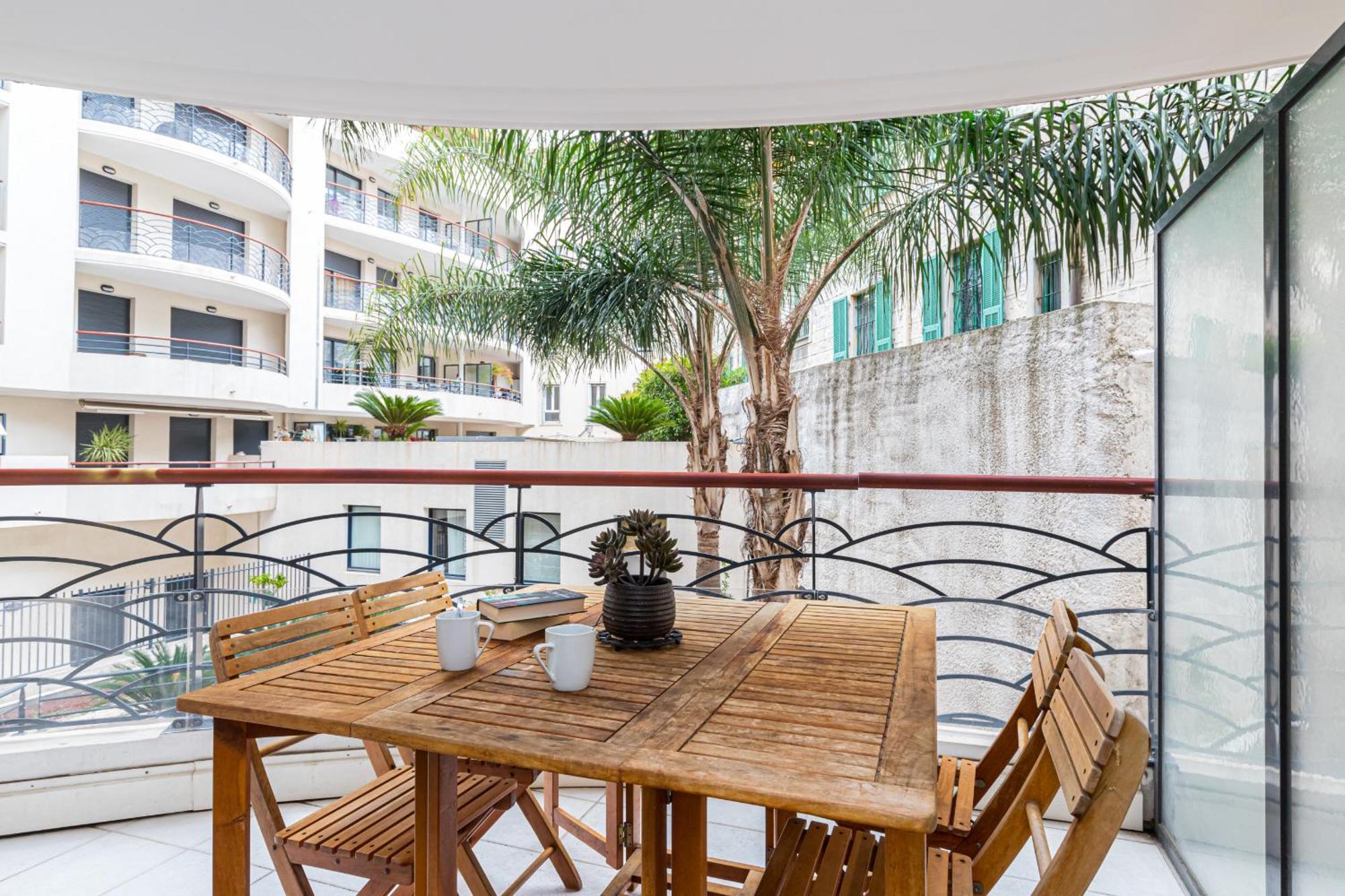Nice 1 Bedroom Downtown Carre D'Or With Garage Екстериор снимка