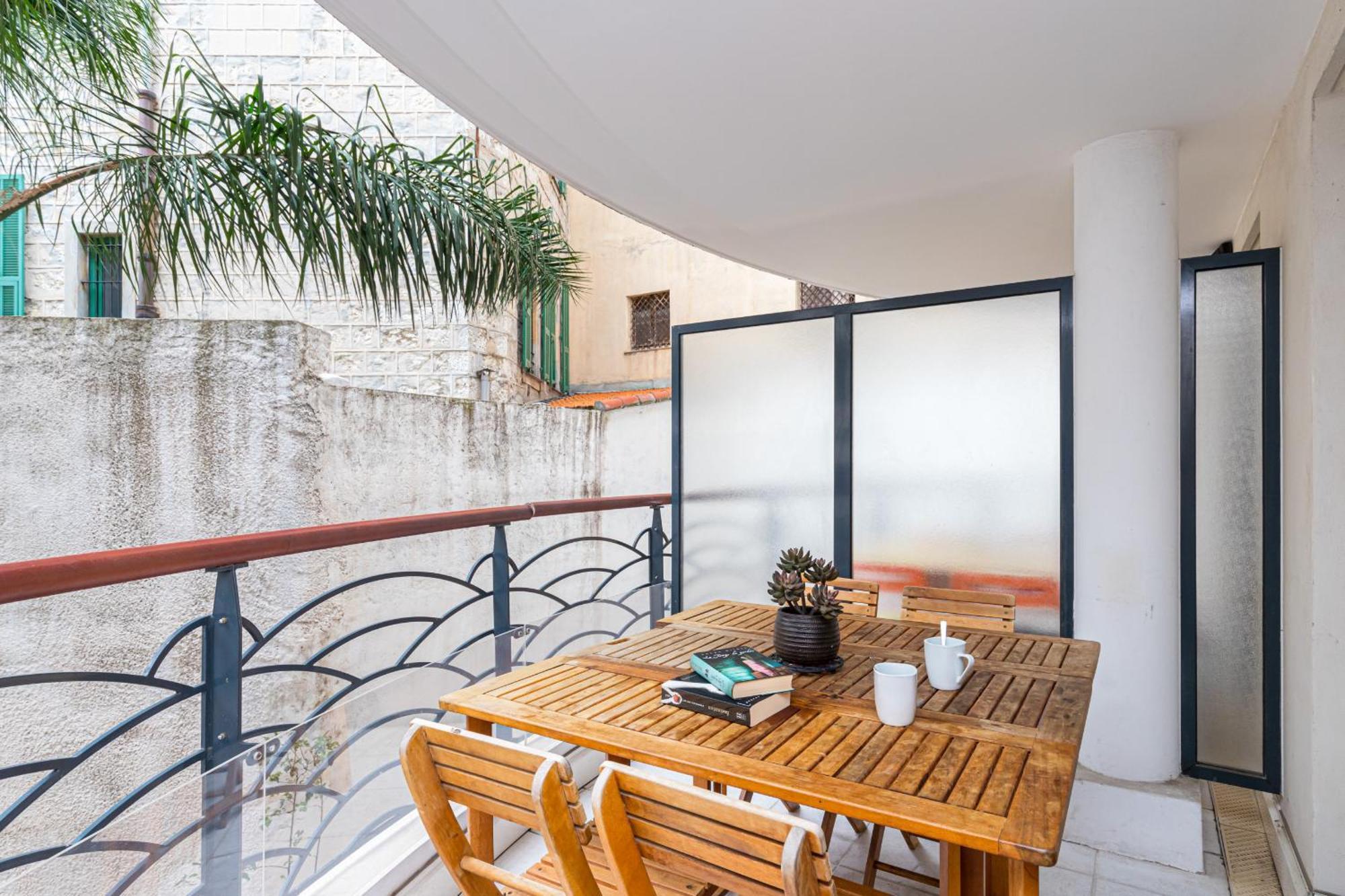 Nice 1 Bedroom Downtown Carre D'Or With Garage Екстериор снимка