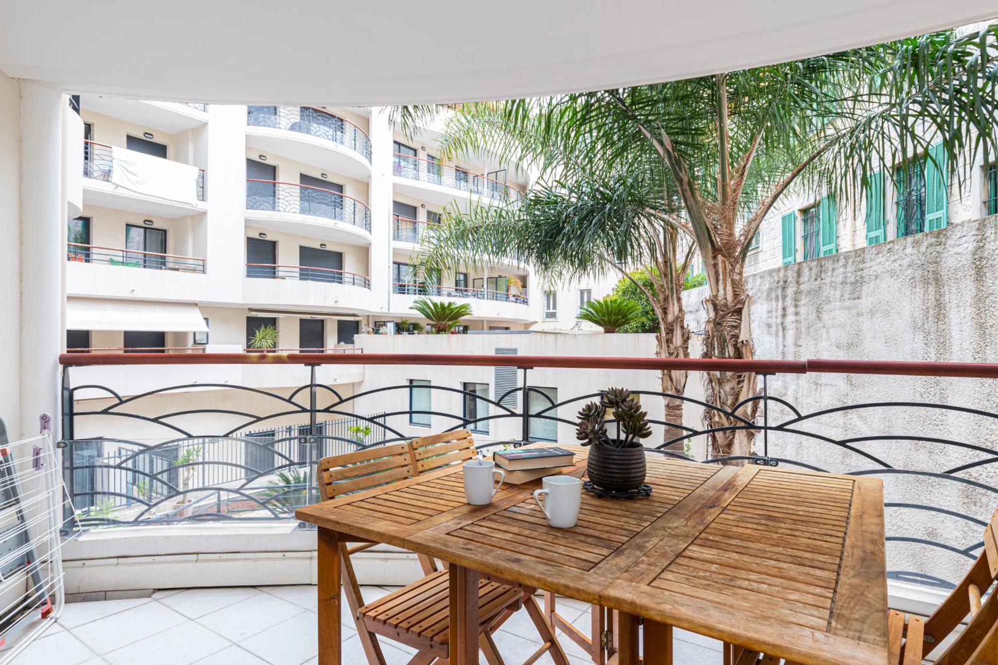Nice 1 Bedroom Downtown Carre D'Or With Garage Екстериор снимка