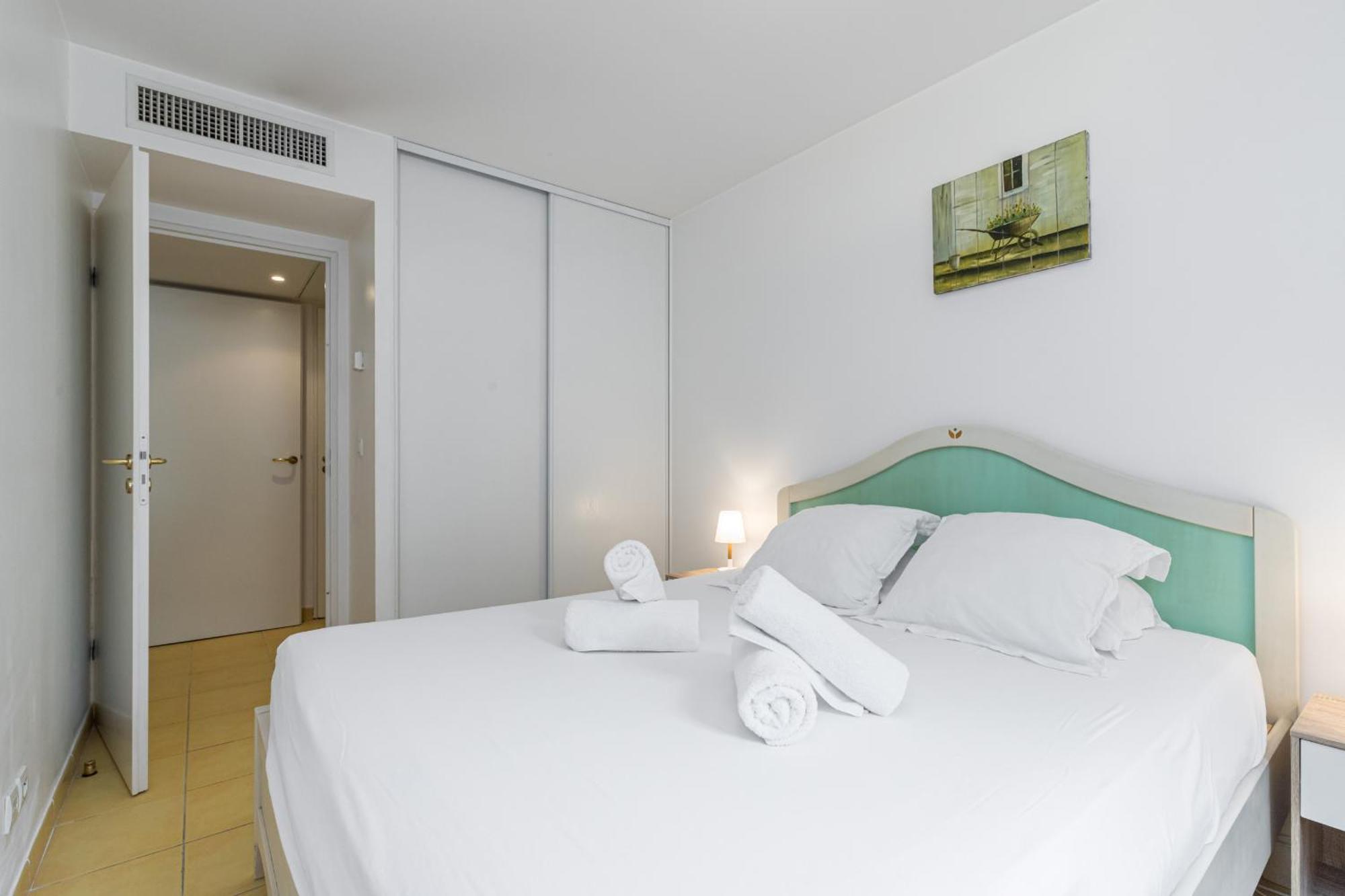 Nice 1 Bedroom Downtown Carre D'Or With Garage Екстериор снимка