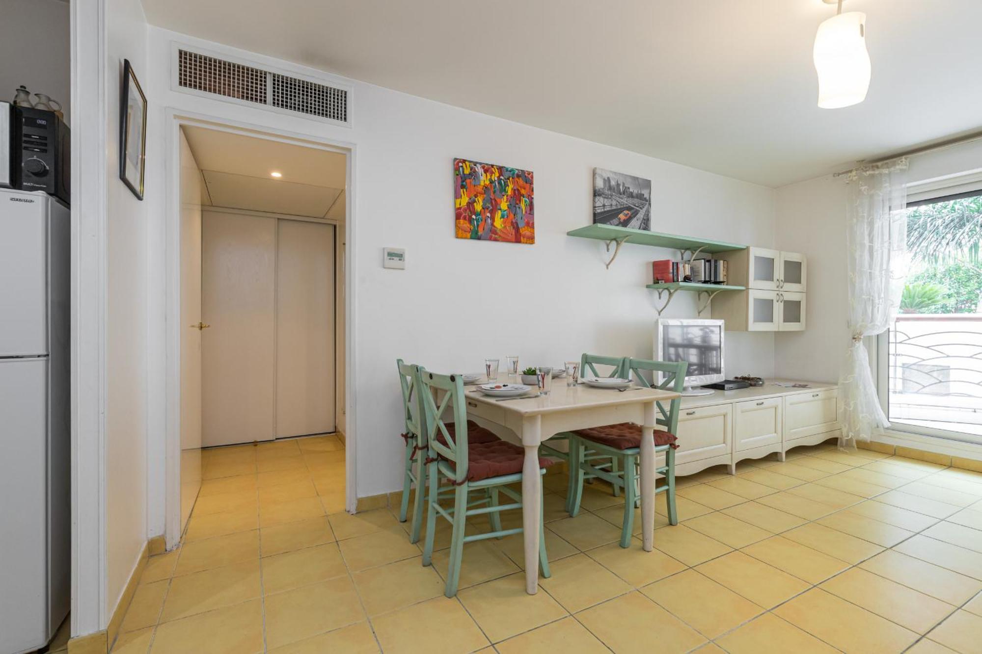 Nice 1 Bedroom Downtown Carre D'Or With Garage Екстериор снимка